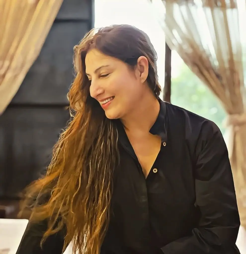 مین مانٹو ناہی ہون کاسٹ ، شیڈول اور اوقات
