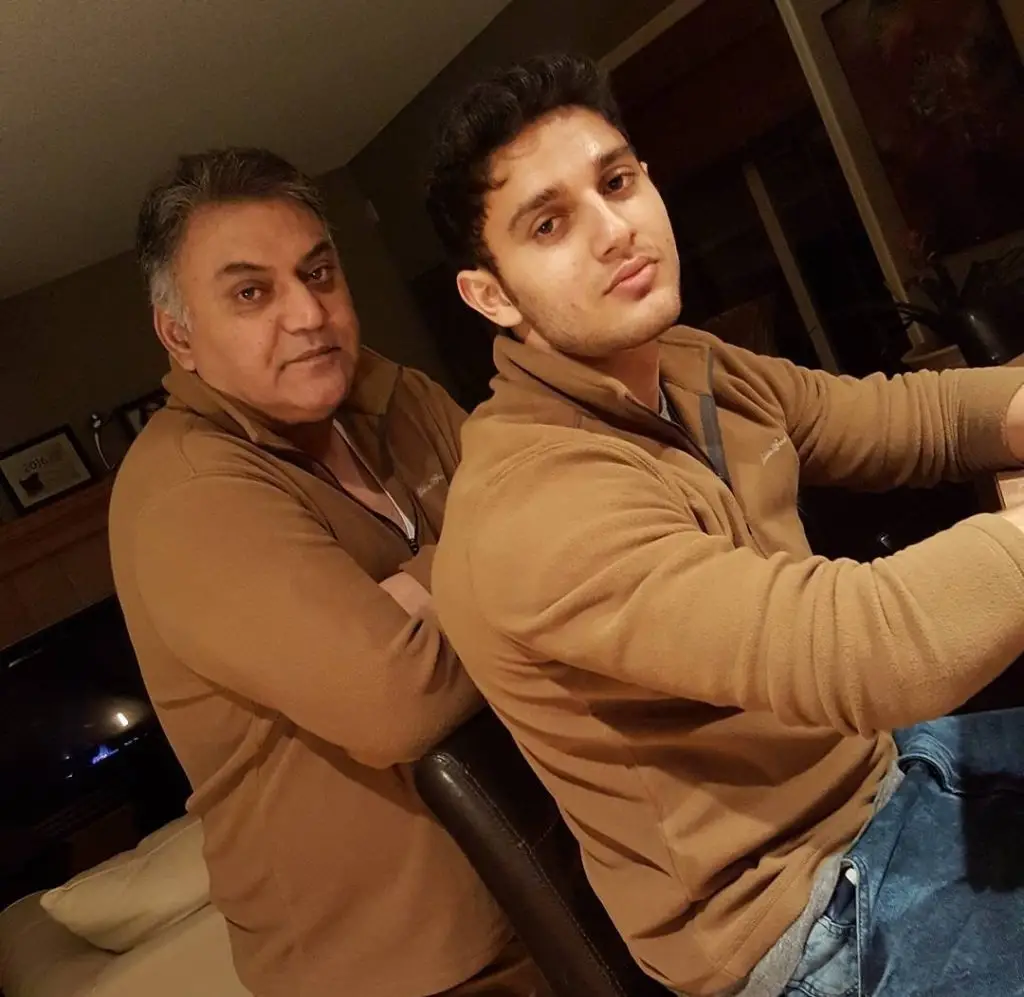 مین مانٹو ناہی ہون کاسٹ ، شیڈول اور اوقات