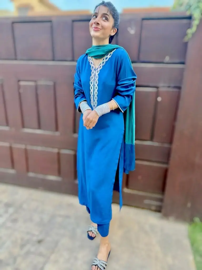 اس کی قربانی کے ساتھ مائرا ہاکین کا خوبصورت فوٹو شوٹ