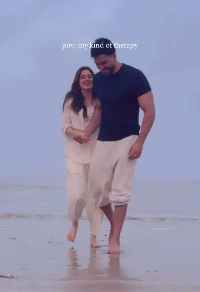 ساحل سمندر سے بیوی کے ساتھ عمیر شہاد کے پیارے لمحات