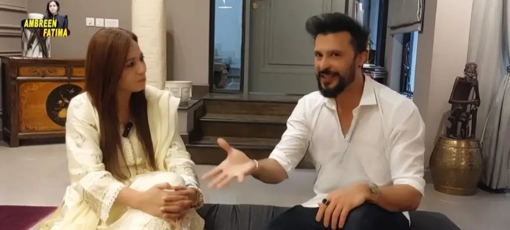 علی کازمی والدین کے ساتھ تعلقات کے بارے میں واضح گفتگو