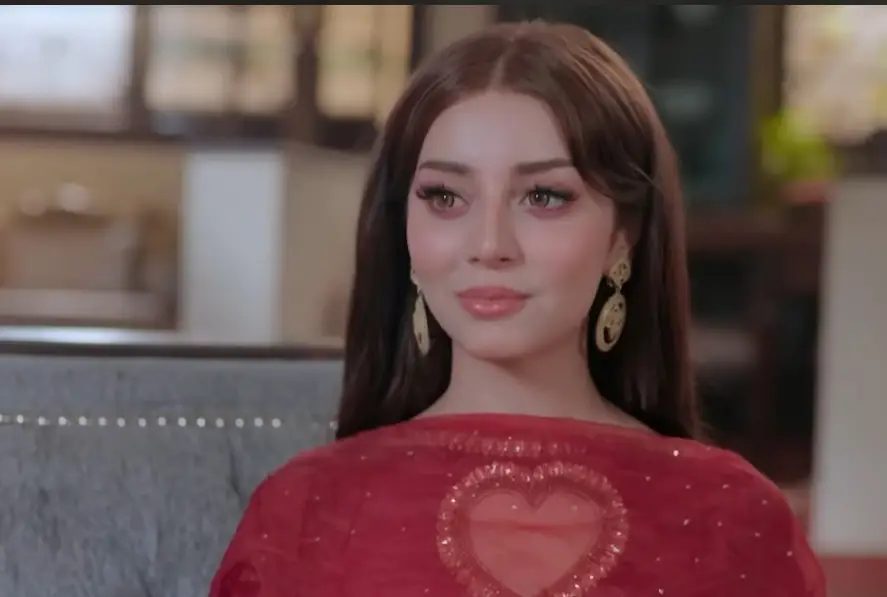 الیز شاہ اور شگوفٹا اجز کی اداکاری اور جانچ پڑتال کے تحت نظر