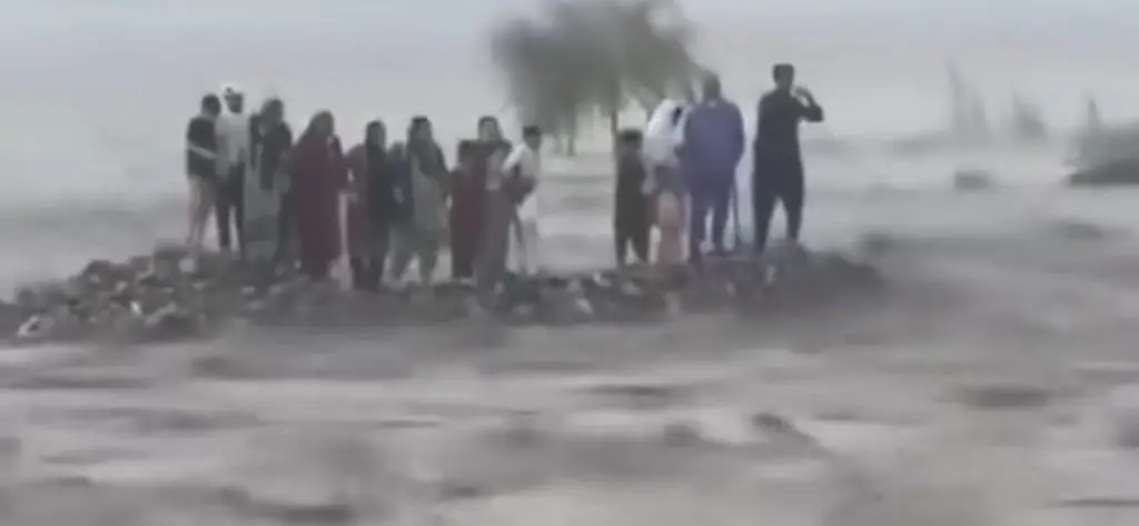 پاکستانی سلامی مقامی ہیرو جنہوں نے سوات کے سانحے میں جانیں بچائیں