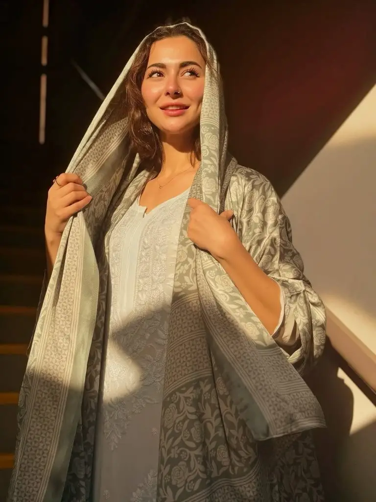 ہانیہ عامر نے مینا سے حج کی تصاویر شیئر کیں