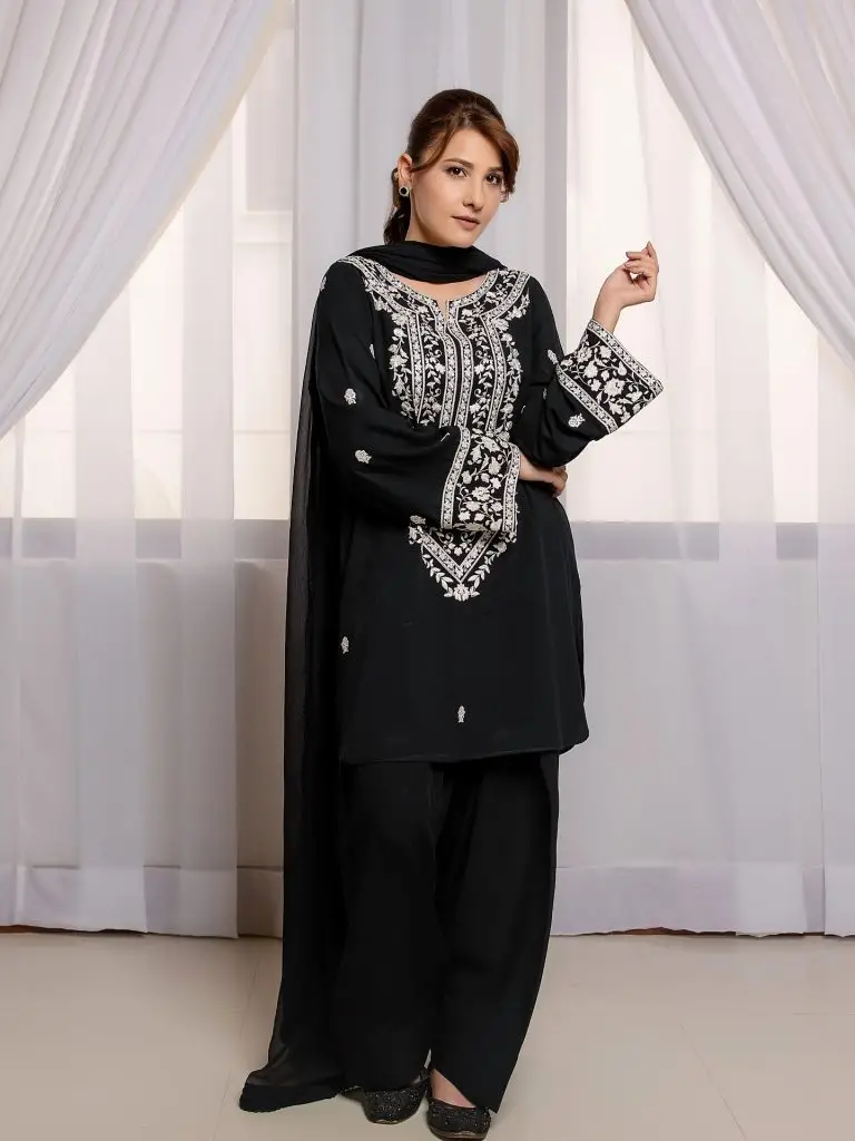 سخت والدین کے ساتھ پاکستانی مشہور شخصیات