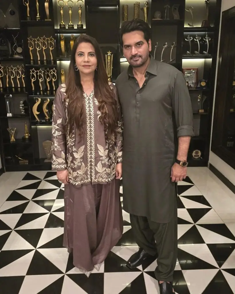 ہمایوں سعید خوبصورتی سے بیوی سمینہ سے محبت کا اظہار کرتی ہیں