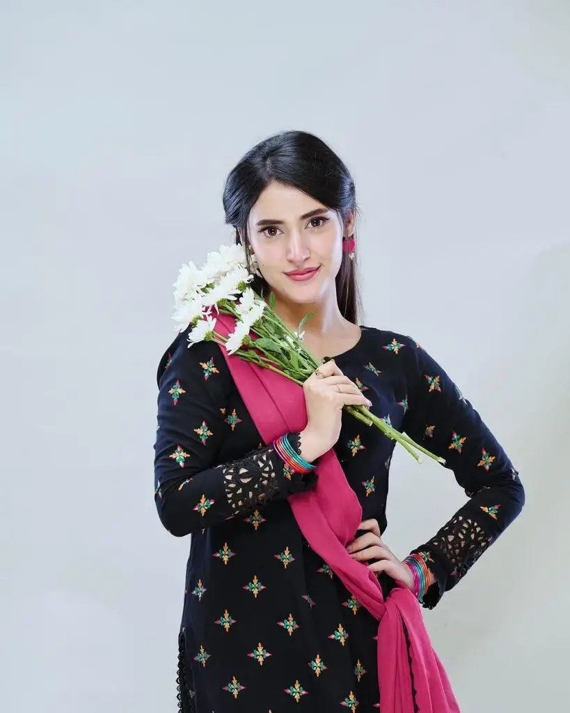 ڈینش تیمور اور سحر ہاشمی بی ٹی ایس کلکس مان مست مالنگ سے