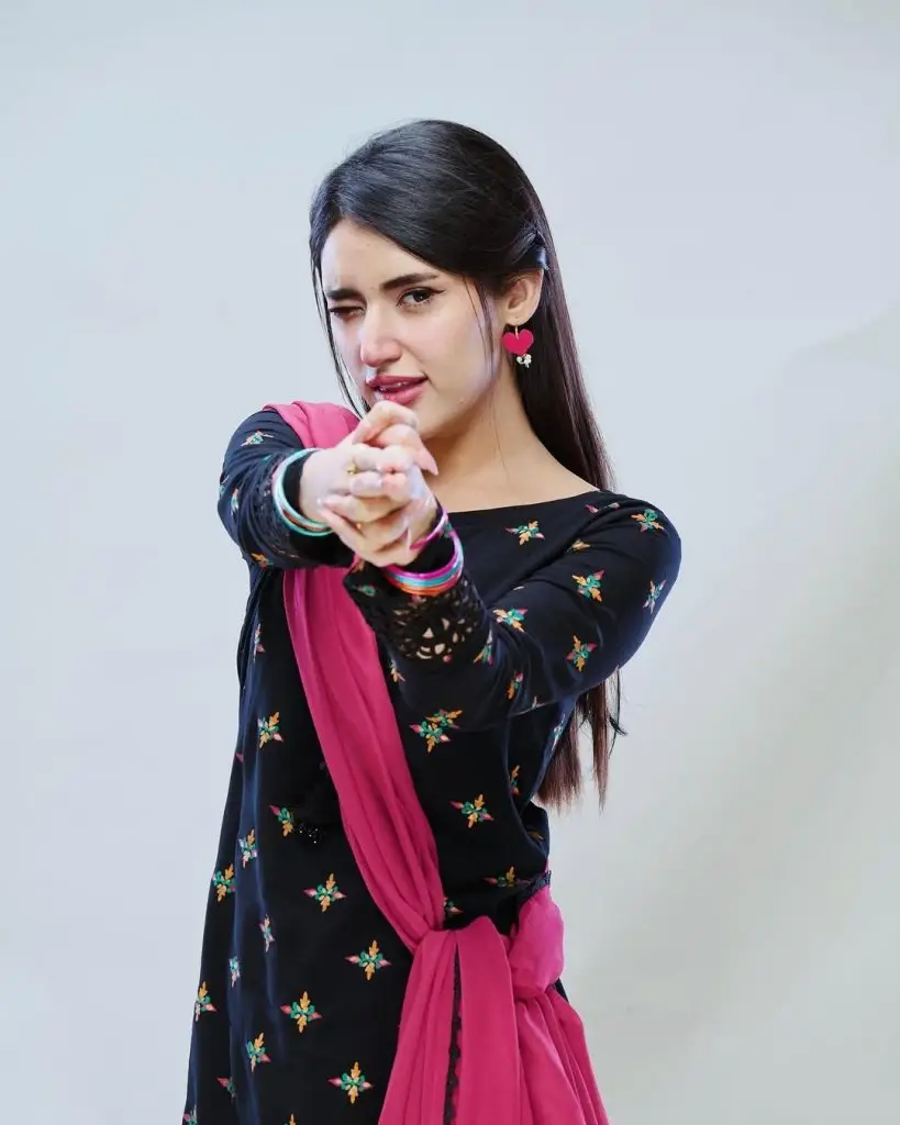 ڈینش تیمور اور سحر ہاشمی بی ٹی ایس کلکس مان مست مالنگ سے