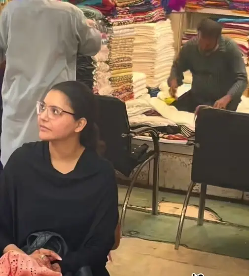 نڈا یاسیر نے میک اپ کے بغیر دیکھا - شائقین رد عمل کا اظہار کرتے ہیں