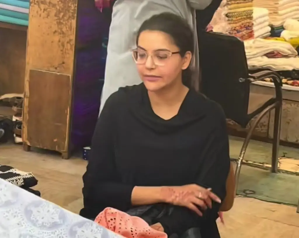 نڈا یاسیر نے میک اپ کے بغیر دیکھا - شائقین رد عمل کا اظہار کرتے ہیں