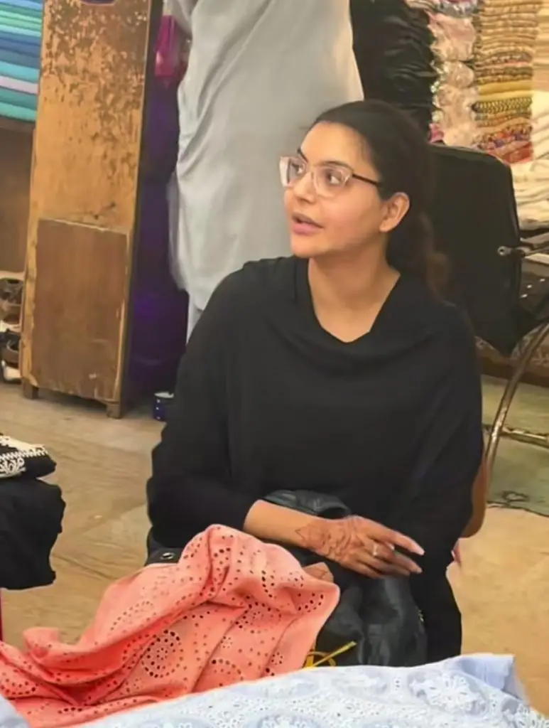 نڈا یاسیر نے میک اپ کے بغیر دیکھا - شائقین رد عمل کا اظہار کرتے ہیں