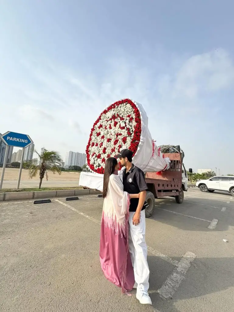بیوی کو اسراف تحفے کے لئے آگ کے تحت مزہ صفدر