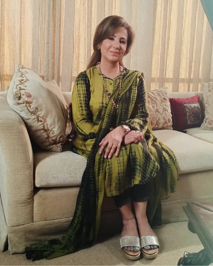 سخت والدین کے ساتھ پاکستانی مشہور شخصیات