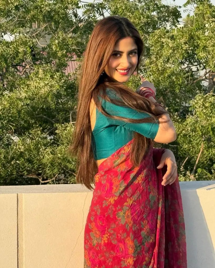 سجل ایلی مین مینو ناہی ہون میں اس کے نکا کے لباس کو دوبارہ تیار کرتی ہے