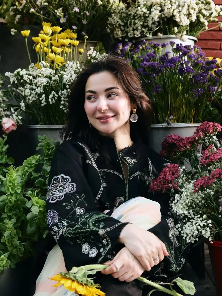 ہانیہ عامر کی نظروں کو عوام کی توجہ ملتی ہے