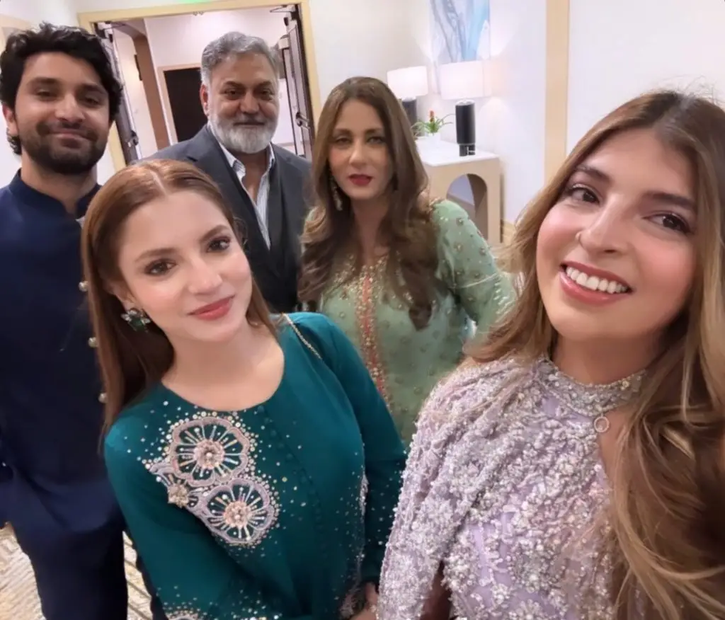 مداحوں نے داننےر موبین کو احد رضا میر سے شادی کرنے کے خلاف متنبہ کیا