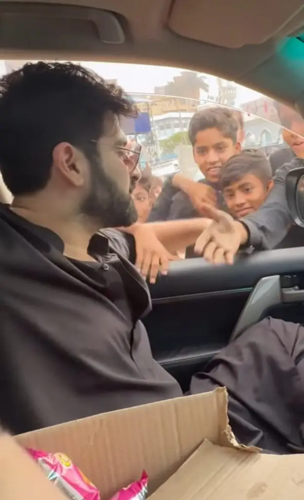 منیب بٹ نے نیاز کو محرم 10 ویں پر تقسیم کیا