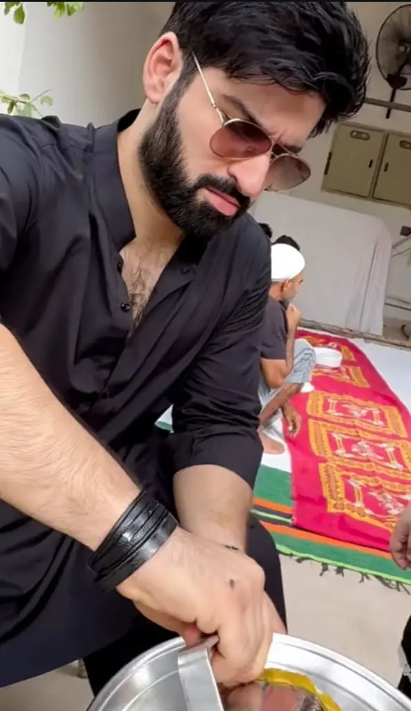 منیب بٹ نے نیاز کو محرم 10 ویں پر تقسیم کیا