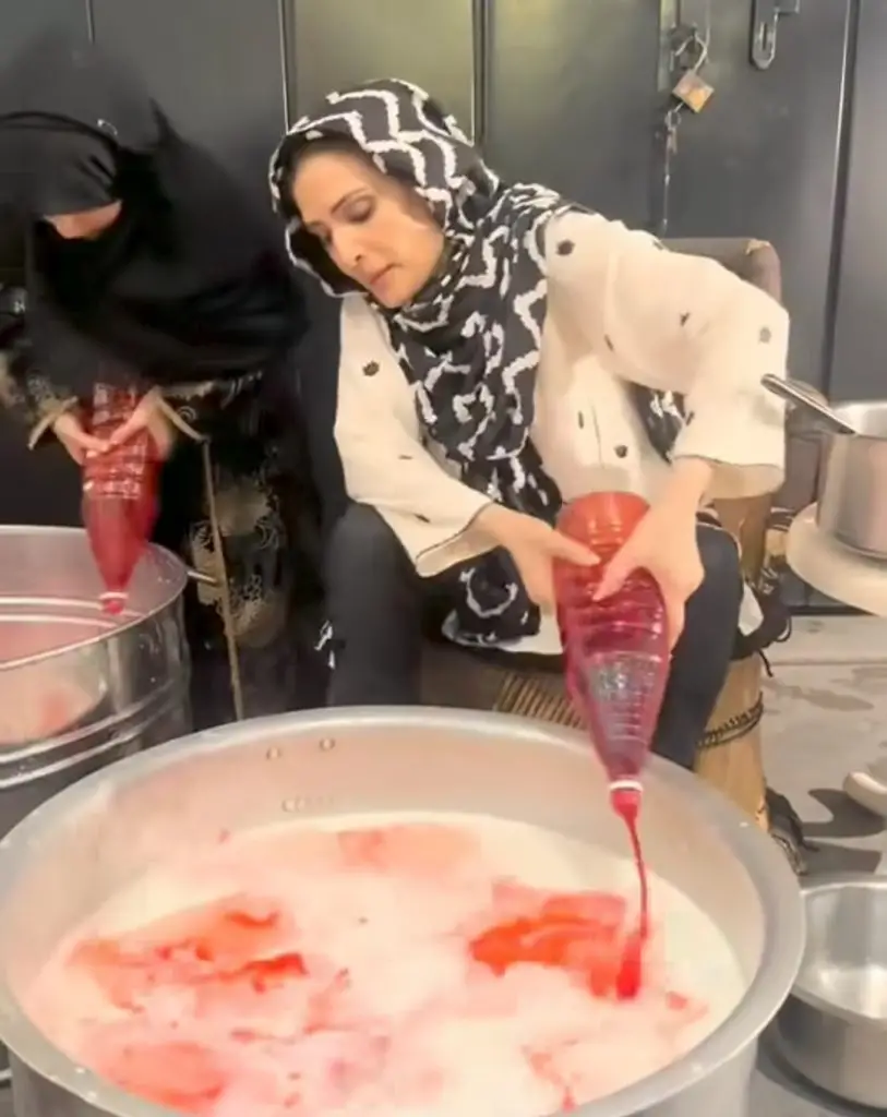 ریشم کی اپنی بھانجی کو نیاز میں اس کی مدد کرنے کا مشورہ