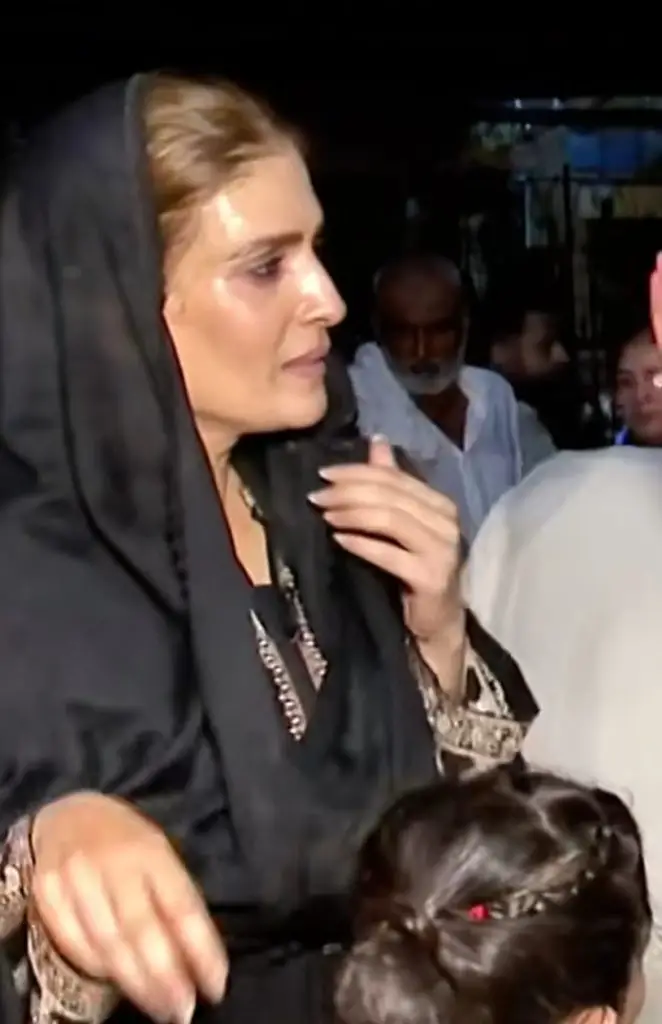 ریشم کی اپنی بھانجی کو نیاز میں اس کی مدد کرنے کا مشورہ