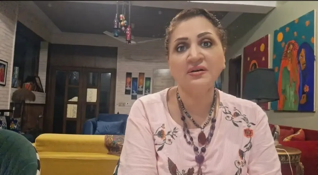 عاصمہ عباس نے ہندوستانی اداکارہ شیفالی زری والا پر ماتم کرنے پر تنقید کی
