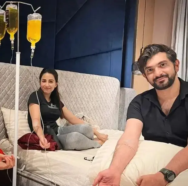 لوگوں کو کاسمیٹک طریقہ کار حاصل کرنے کے لئے میشی خان کا مشورہ