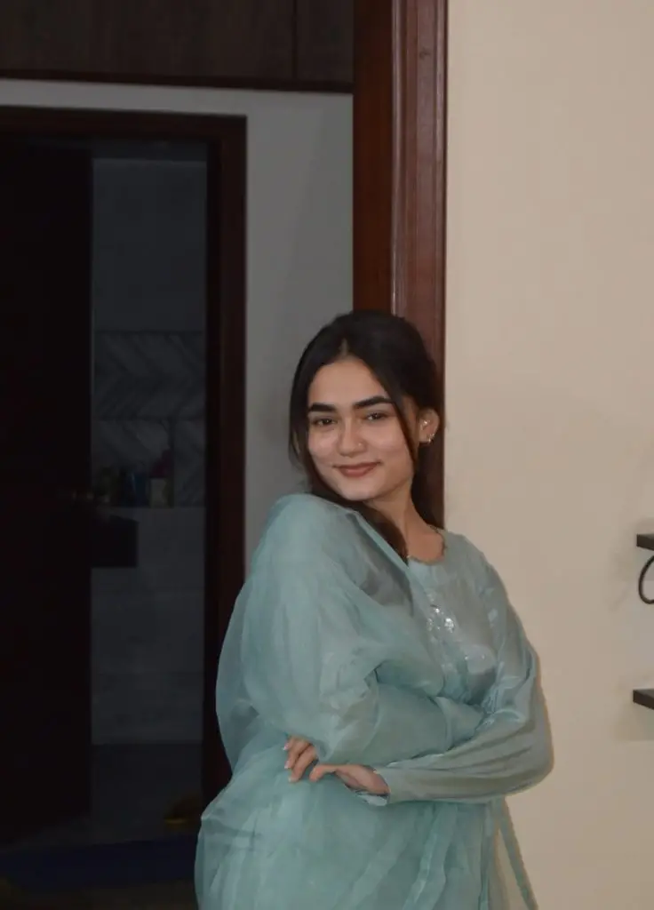 ایک جھوتی کاہنی کاسٹ ، شیڈول اور اوقات