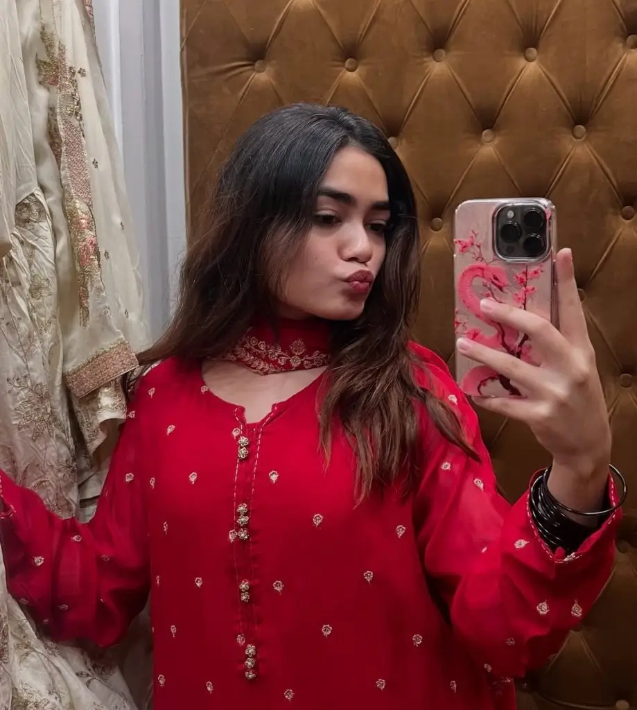 ایک جھوتی کاہنی کاسٹ ، شیڈول اور اوقات