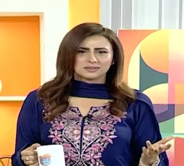میڈھا نقوی نے ہمائرا اسغر کا تعاقب کرتے ہوئے مشہور شخصیت کے جھنڈ کو پکارا