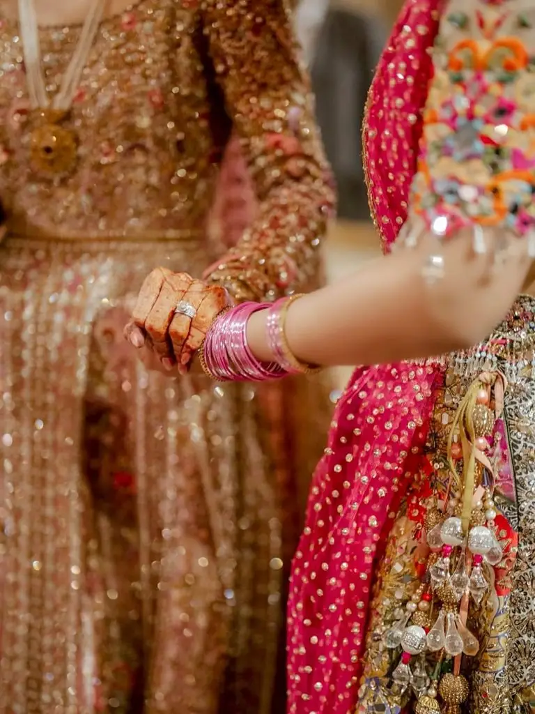 بہن ارووا ہاکین کے لئے ماورا ہاکین کی میٹھی سالگرہ کی خواہش