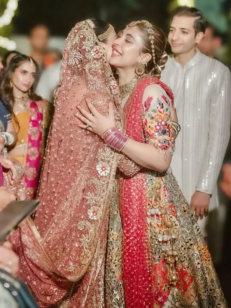 بہن ارووا ہاکین کے لئے ماورا ہاکین کی میٹھی سالگرہ کی خواہش