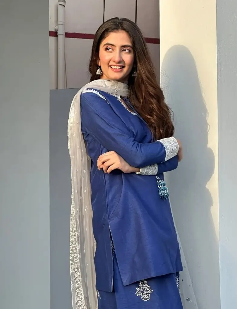 ایک جھوتی کاہنی کاسٹ ، شیڈول اور اوقات