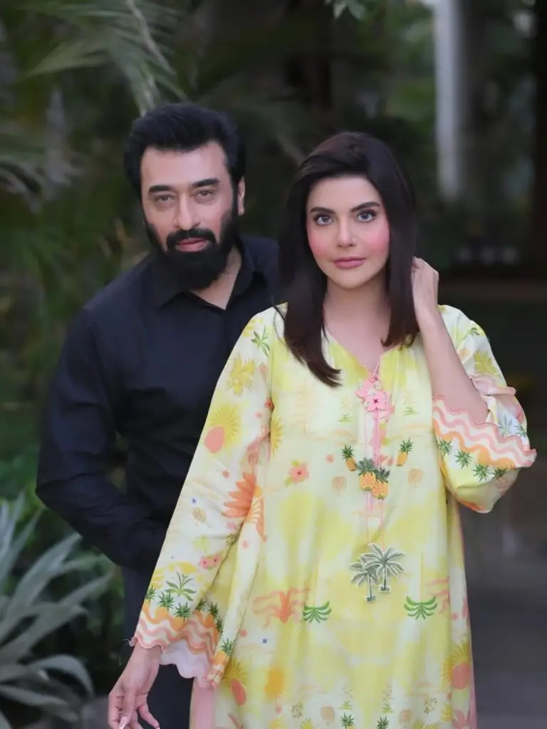 نڈا یاسیر نے ڈزنی لینڈ پیرس سے خاندانی تعطیلات کی تصاویر شیئر کیں