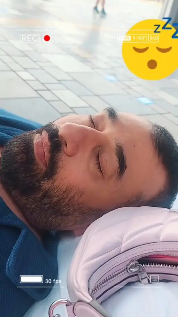 نڈا یاسیر نے ڈزنی لینڈ پیرس سے خاندانی تعطیلات کی تصاویر شیئر کیں
