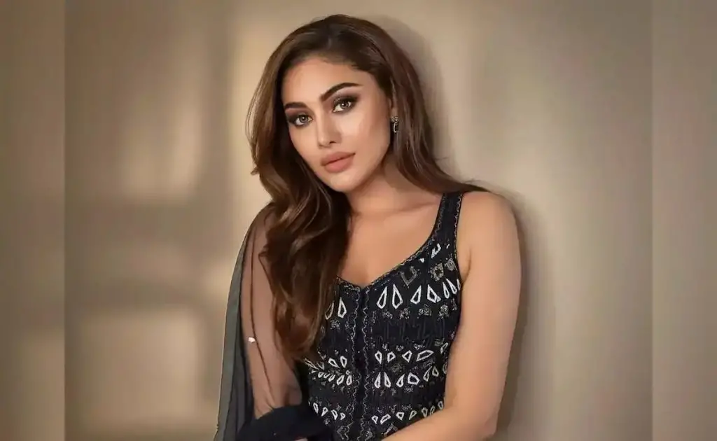 لوگوں کو کاسمیٹک طریقہ کار حاصل کرنے کے لئے میشی خان کا مشورہ
