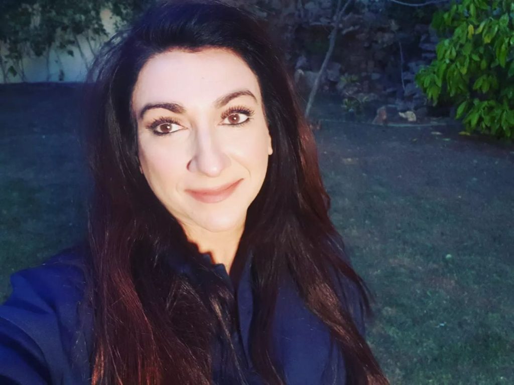 ایک جھوتی کاہنی کاسٹ ، شیڈول اور اوقات