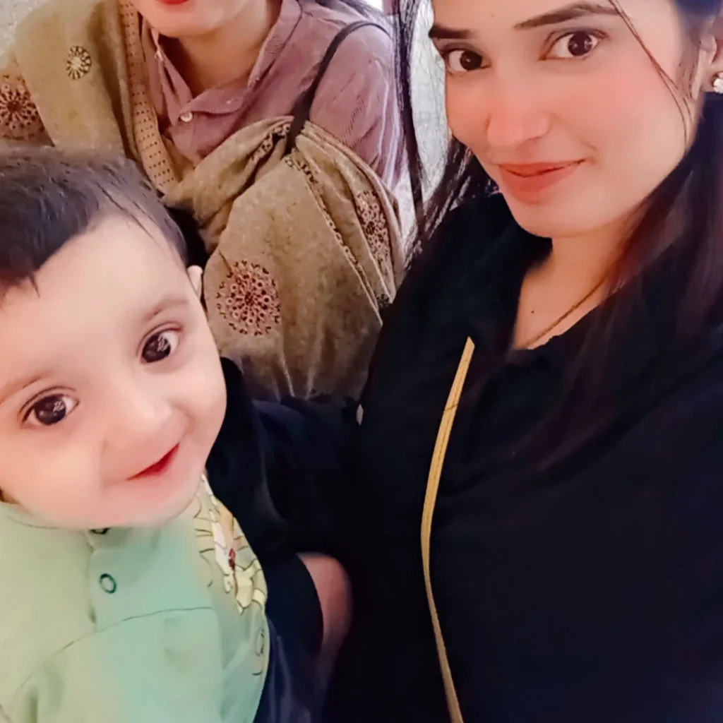 دیان اور ڈو کیناری بیبی ہور شاہد تصویر اصلی ماں کے ساتھ