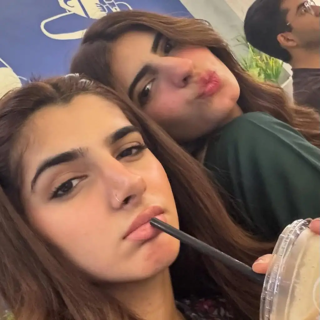 کون لادلی سے نازو ہے