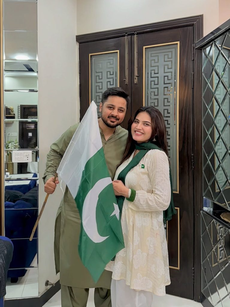 آئقرا کنوال نے آزاد خصوصی فیملی فوٹوشوٹ کا اشتراک کیا