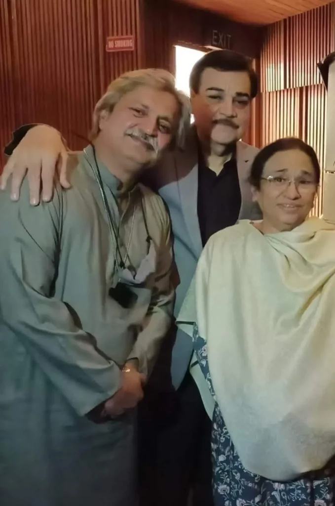 نیارا نور کی دل دہلا دینے والی ویڈیو اپنے شوہر کے ساتھ کارکردگی کا مظاہرہ کررہی ہے