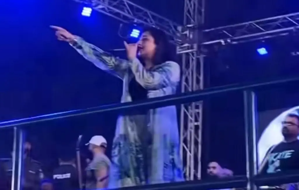 نیمرا مہرہ کنسرٹ کے دوران راؤڈی فین پر چیخیں