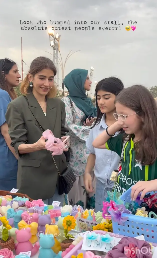 بیٹی کے ساتھ سائرا یوسف کی تازہ ترین ویڈیو تنقید کو بھڑکاتی ہے