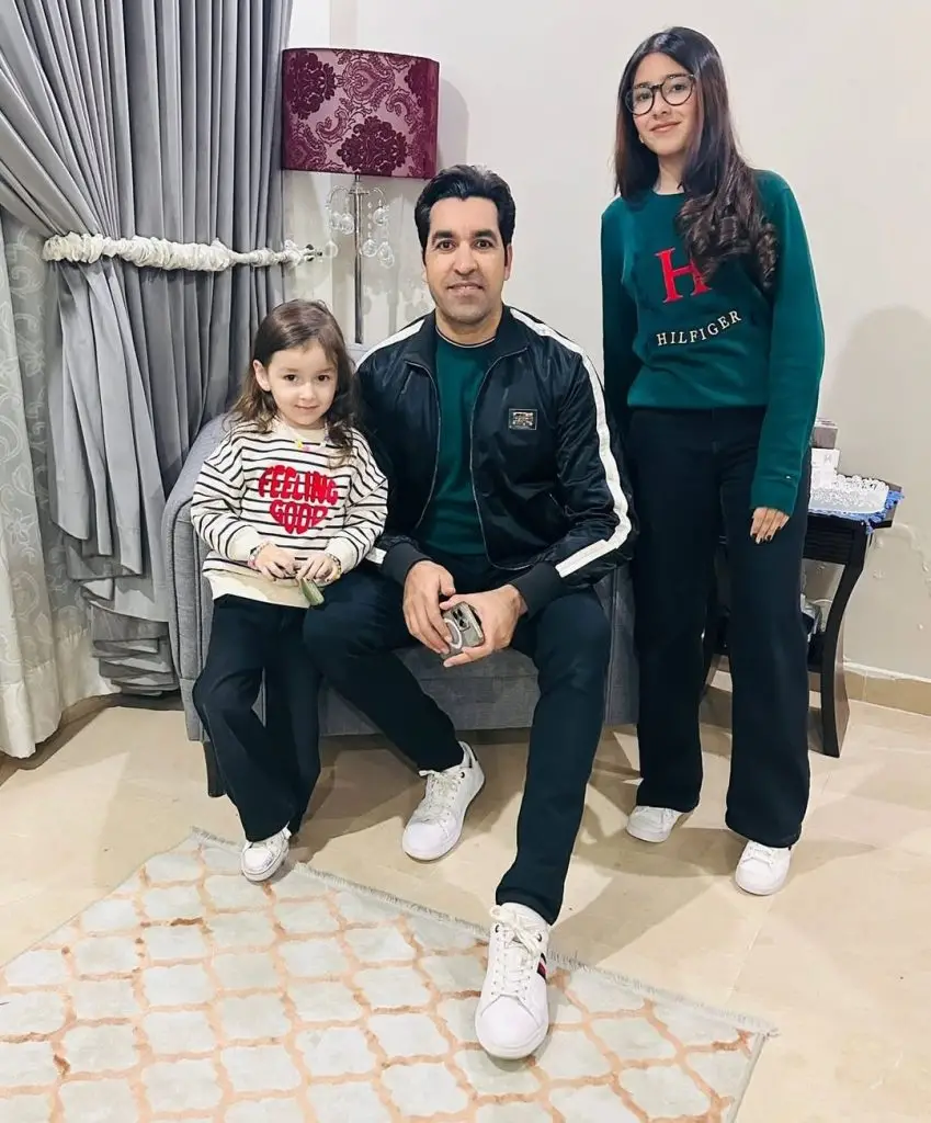 عمر گل برطانیہ میں خاندانی تعطیلات سے لطف اندوز ہو رہا ہے