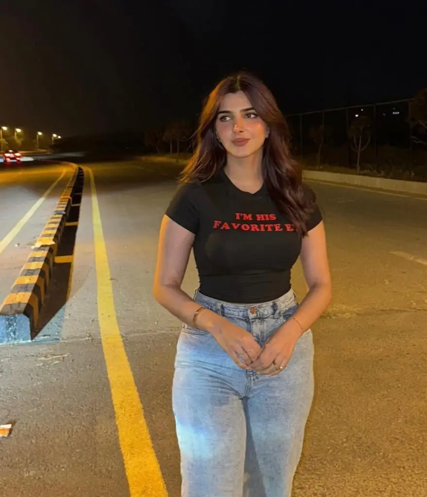 کون لادلی سے نازو ہے