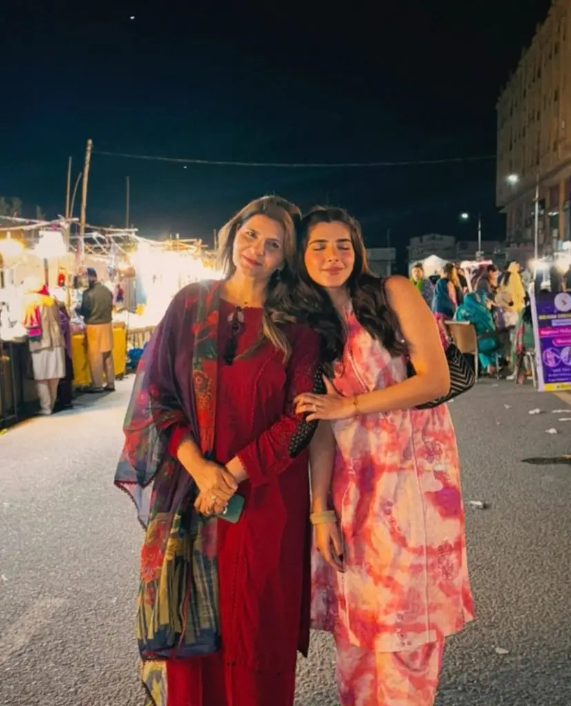 کون لادلی سے نازو ہے