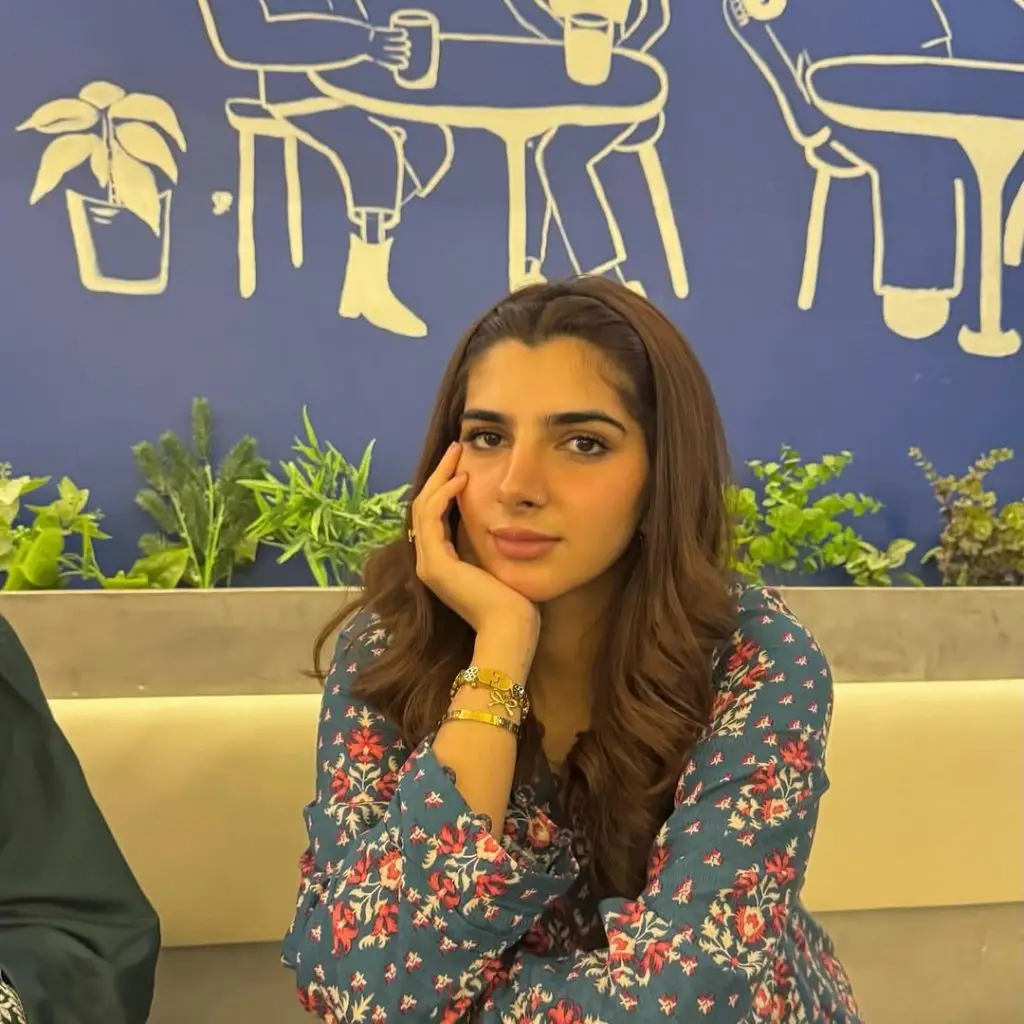 کون لادلی سے نازو ہے