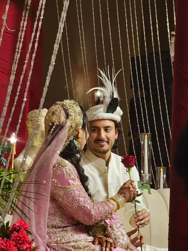 شادی کے رقص پر حسن رحیم کی گلگت کی جڑیں چمکتی ہیں