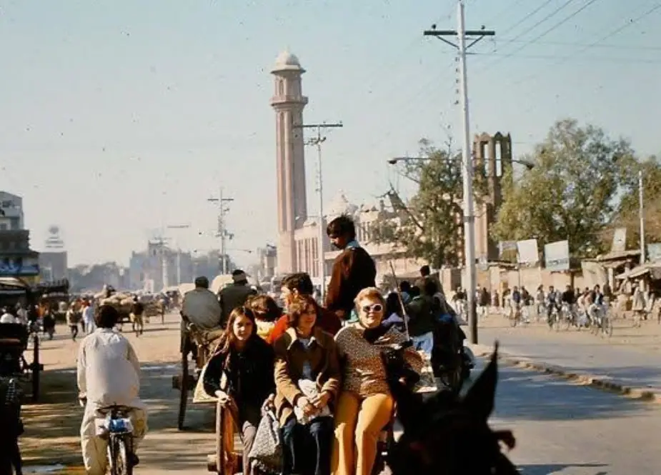 خالد انوم نے پاکستان کے شاندار ماضی کی طرف مڑ کر دیکھا