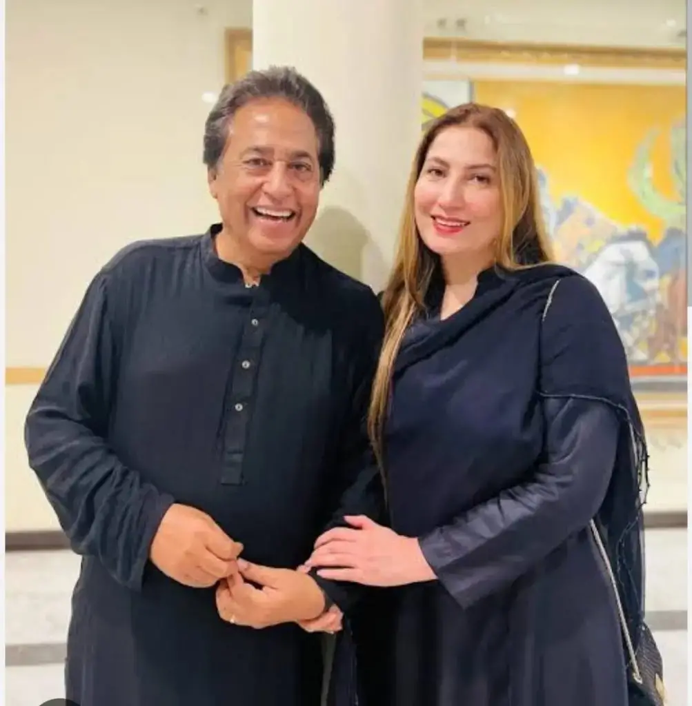 پاکستانی مشہور شخصیات کے جوڑے جو سیٹ پر محبت میں پڑ گئے