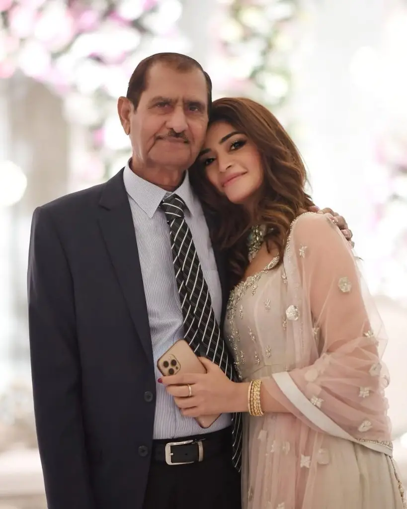 زویا ناصر کے والدین دلچسپ محبت کی کہانی